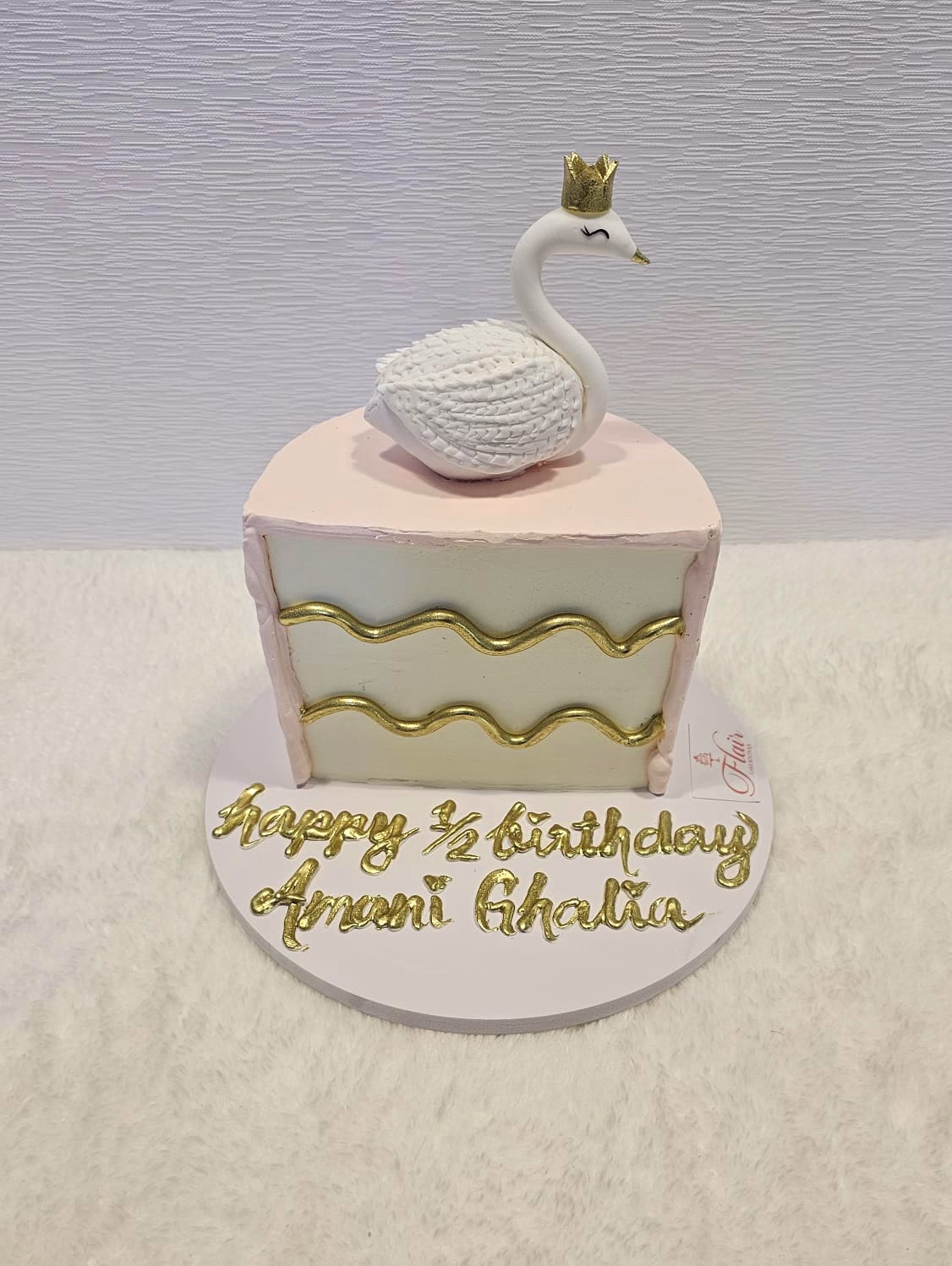 Half Cake - Queen Swan