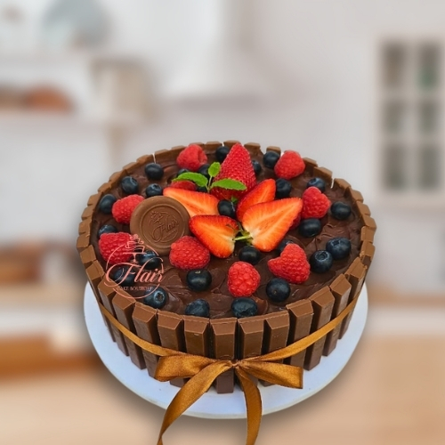 KitKat & Fresh Fruit Cake