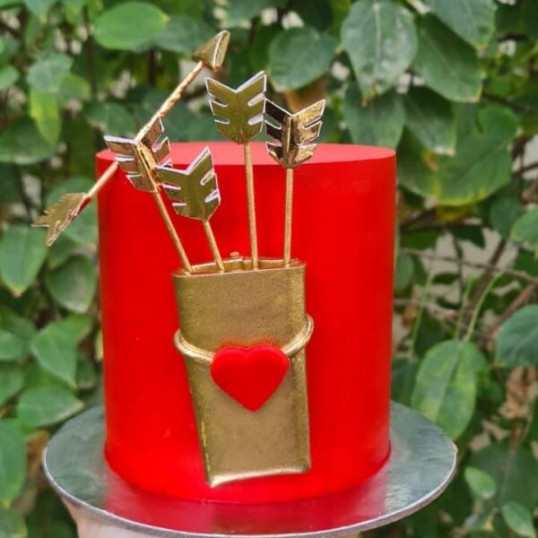 Mini Cupid's Bow & Arrow Cake